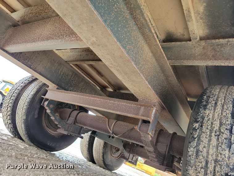 image for item OH9330 1987 LKI 92LT equipment trailer