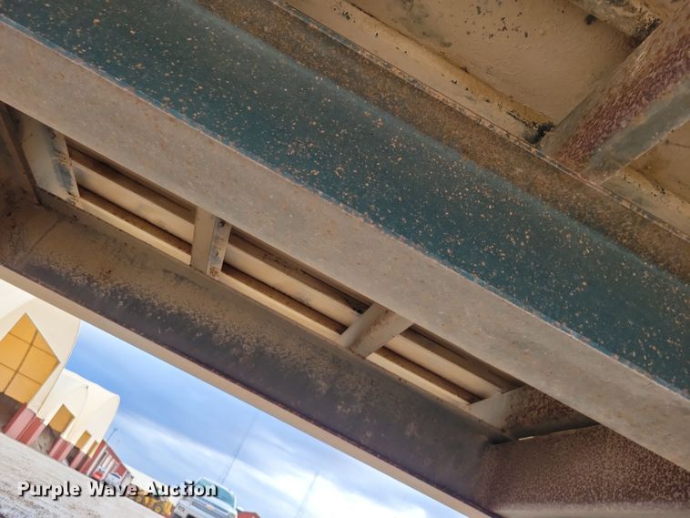 image for item OH9330 1987 LKI 92LT equipment trailer