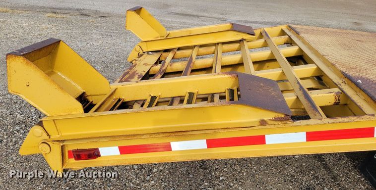 image for item OH9337 1987 LKI 92LT equipment trailer