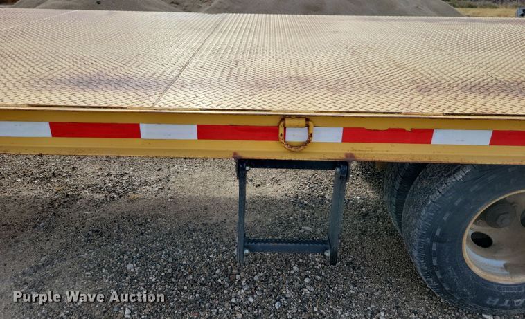 image for item OH9337 1987 LKI 92LT equipment trailer