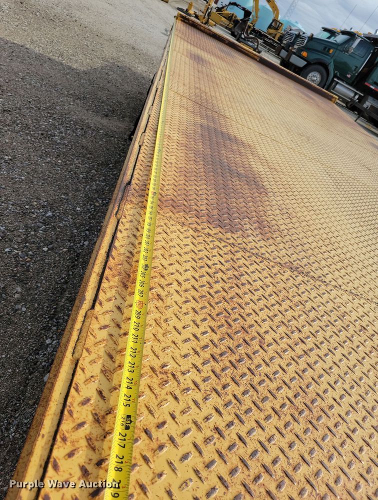 image for item OH9337 1987 LKI 92LT equipment trailer