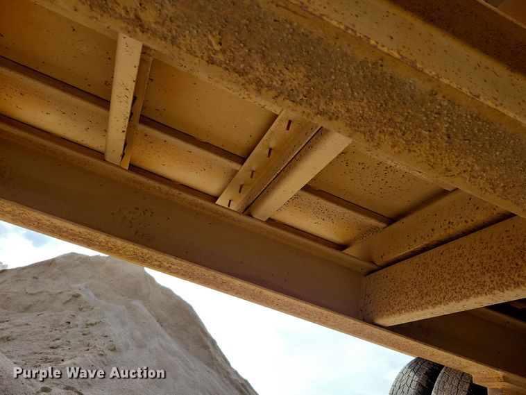 image for item OH9337 1987 LKI 92LT equipment trailer