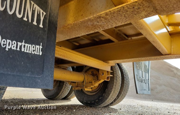 image for item OH9337 1987 LKI 92LT equipment trailer