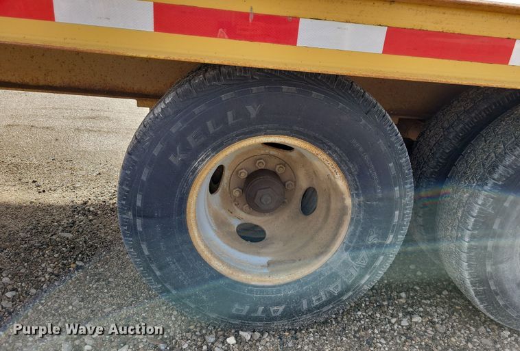 image for item OH9337 1987 LKI 92LT equipment trailer