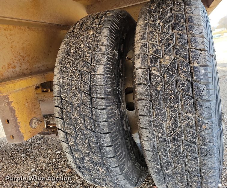 image for item OH9337 1987 LKI 92LT equipment trailer