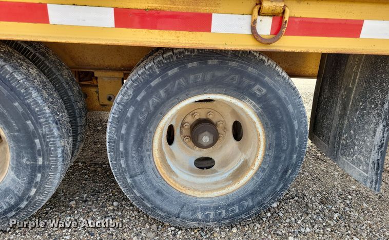 image for item OH9337 1987 LKI 92LT equipment trailer