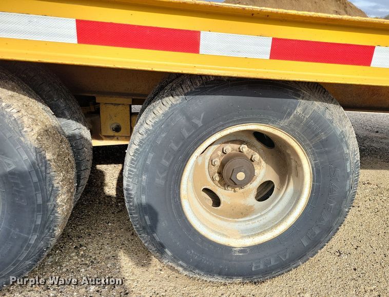 image for item OH9337 1987 LKI 92LT equipment trailer