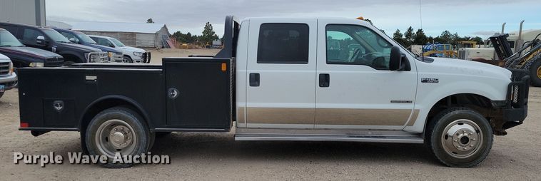 image for item OH9346 2002 Ford F450 Super Duty XLT Crew Cab flatbed truck