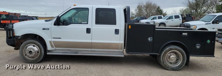 image for item OH9346 2002 Ford F450 Super Duty XLT Crew Cab flatbed truck