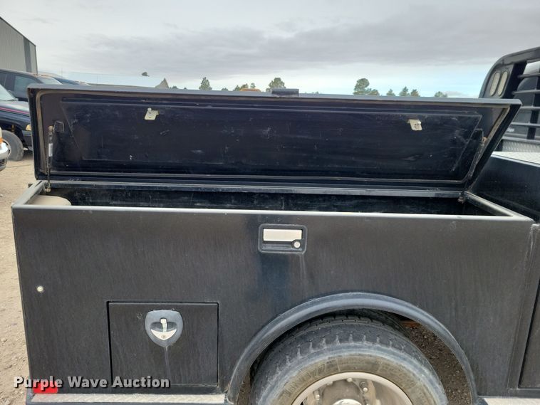 image for item OH9346 2002 Ford F450 Super Duty XLT Crew Cab flatbed truck