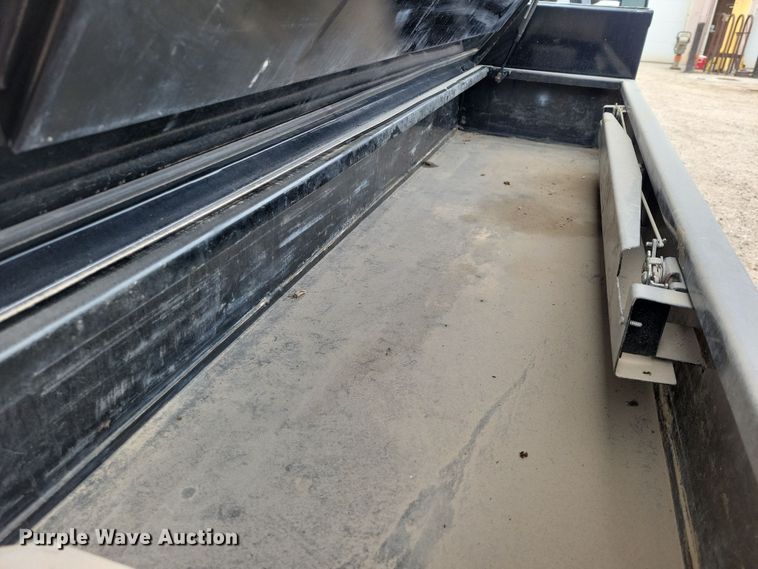 image for item OH9346 2002 Ford F450 Super Duty XLT Crew Cab flatbed truck