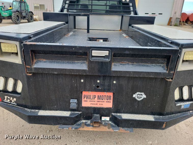 image for item OH9346 2002 Ford F450 Super Duty XLT Crew Cab flatbed truck