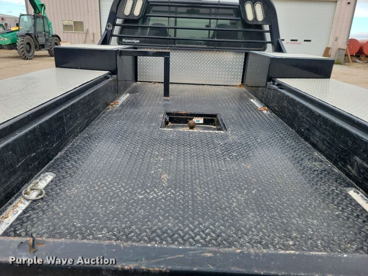 image for item OH9346 2002 Ford F450 Super Duty XLT Crew Cab flatbed truck