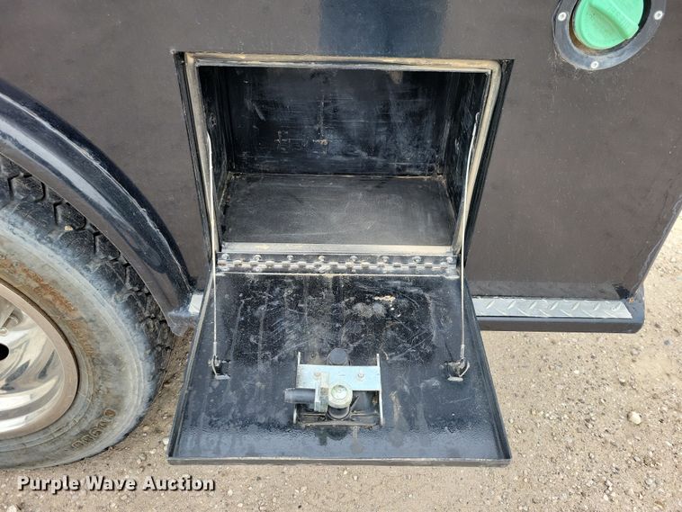 image for item OH9346 2002 Ford F450 Super Duty XLT Crew Cab flatbed truck