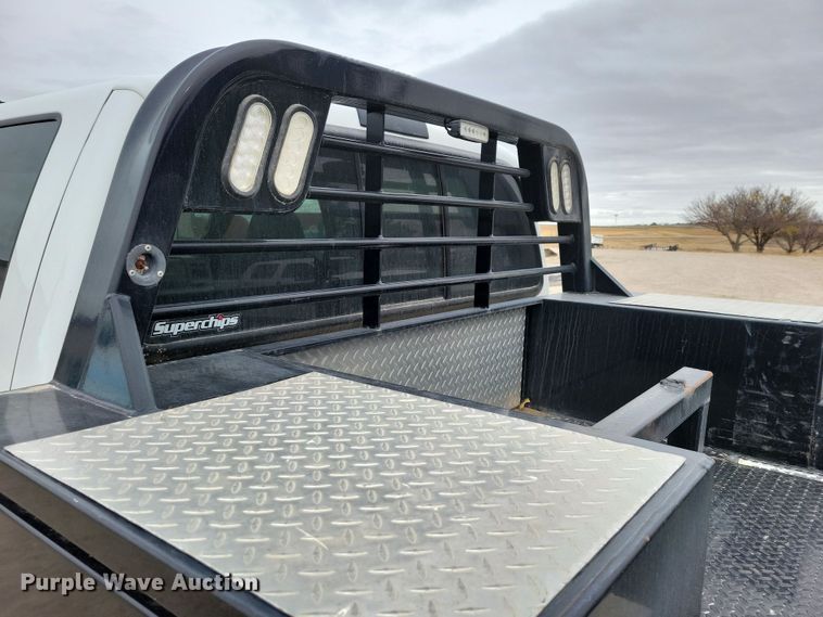 image for item OH9346 2002 Ford F450 Super Duty XLT Crew Cab flatbed truck