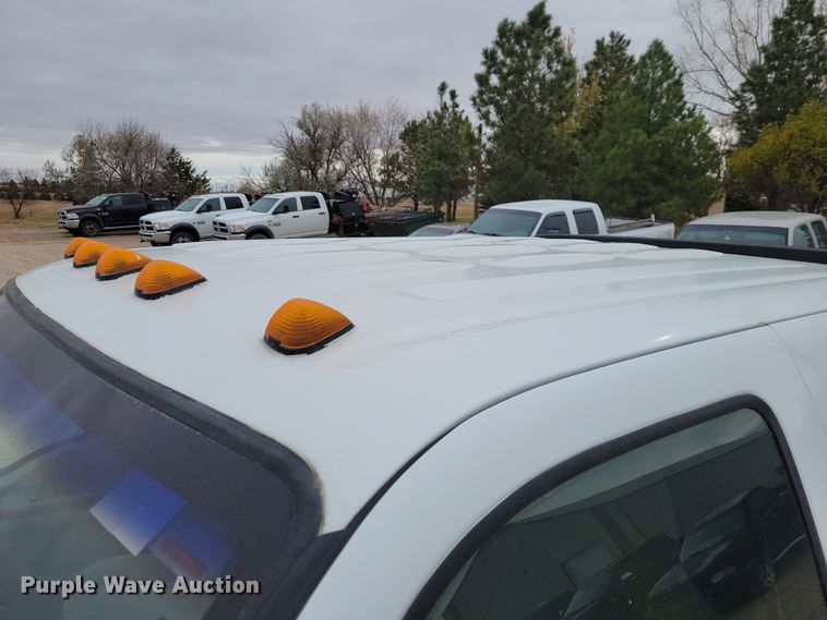 image for item OH9346 2002 Ford F450 Super Duty XLT Crew Cab flatbed truck