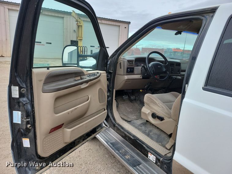 image for item OH9346 2002 Ford F450 Super Duty XLT Crew Cab flatbed truck