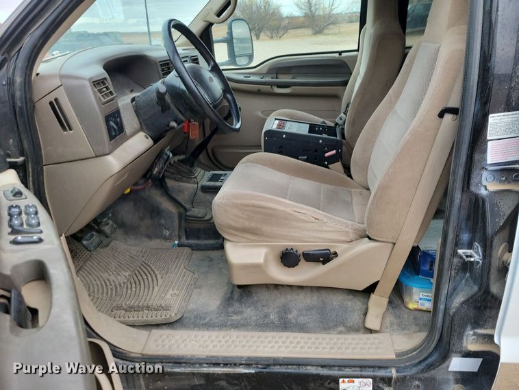 image for item OH9346 2002 Ford F450 Super Duty XLT Crew Cab flatbed truck