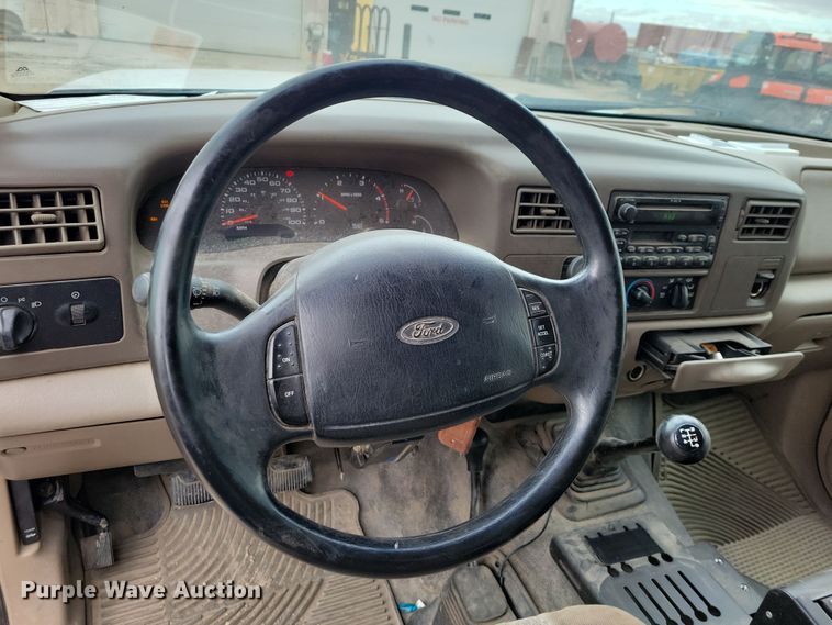 image for item OH9346 2002 Ford F450 Super Duty XLT Crew Cab flatbed truck