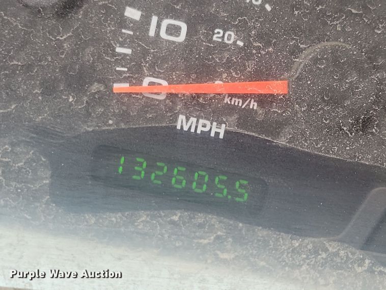 image for item OH9346 2002 Ford F450 Super Duty XLT Crew Cab flatbed truck