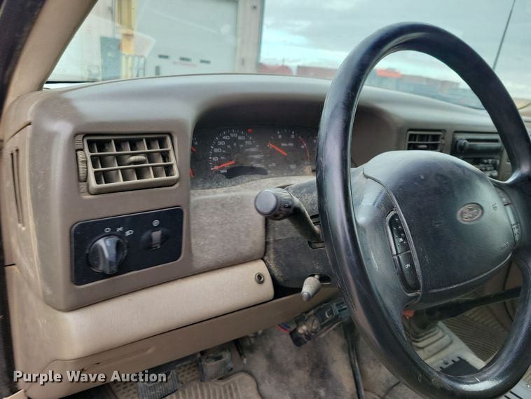 image for item OH9346 2002 Ford F450 Super Duty XLT Crew Cab flatbed truck