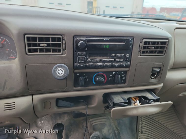 image for item OH9346 2002 Ford F450 Super Duty XLT Crew Cab flatbed truck