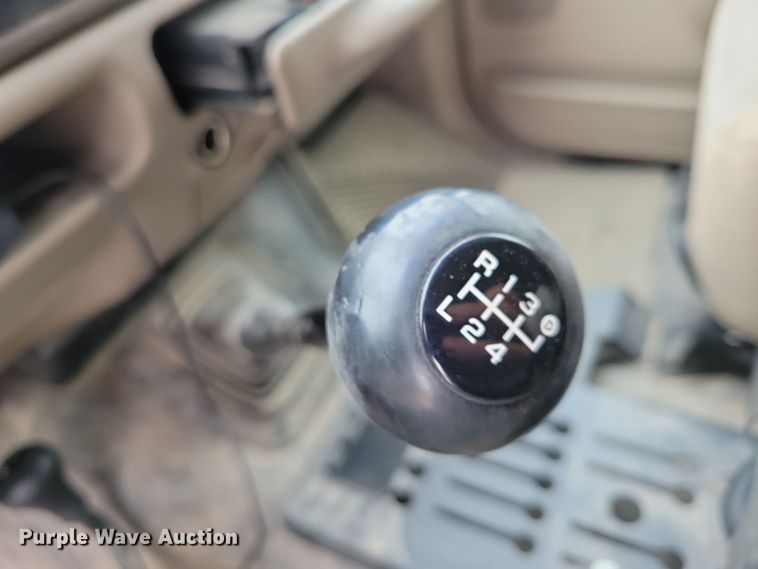 image for item OH9346 2002 Ford F450 Super Duty XLT Crew Cab flatbed truck