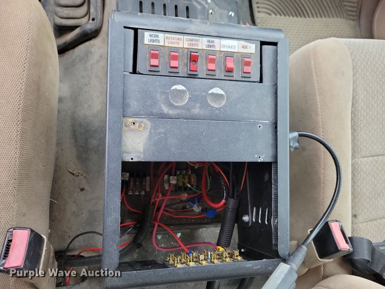 image for item OH9346 2002 Ford F450 Super Duty XLT Crew Cab flatbed truck