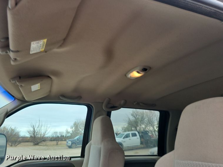 image for item OH9346 2002 Ford F450 Super Duty XLT Crew Cab flatbed truck