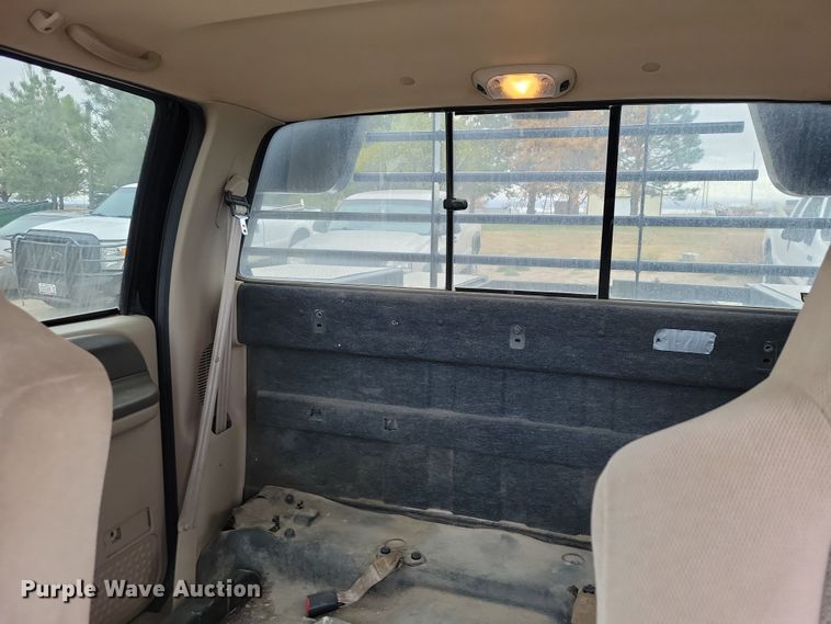 image for item OH9346 2002 Ford F450 Super Duty XLT Crew Cab flatbed truck