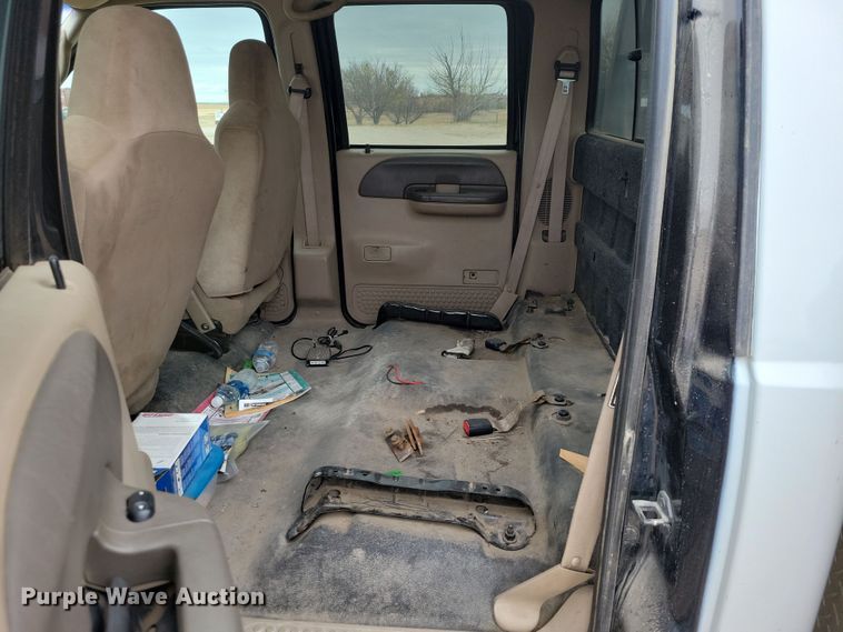 image for item OH9346 2002 Ford F450 Super Duty XLT Crew Cab flatbed truck