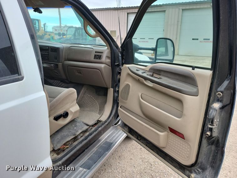 image for item OH9346 2002 Ford F450 Super Duty XLT Crew Cab flatbed truck