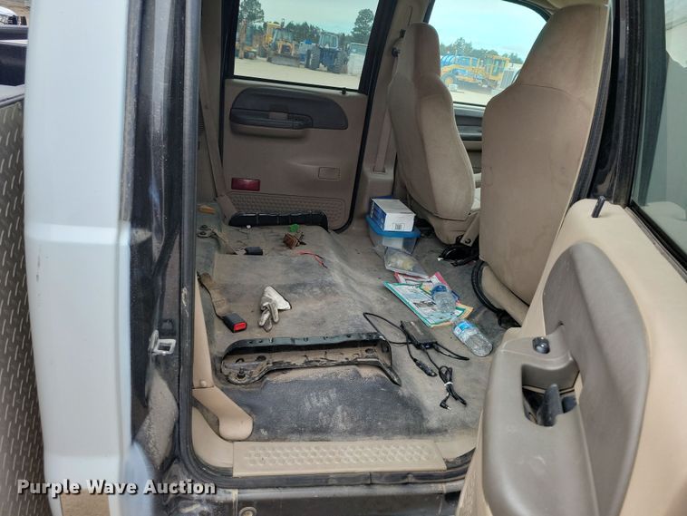 image for item OH9346 2002 Ford F450 Super Duty XLT Crew Cab flatbed truck