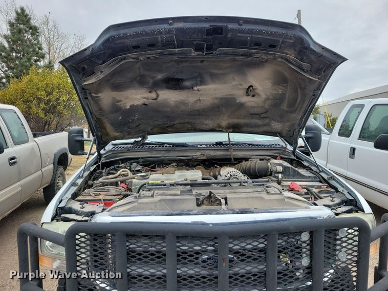 image for item OH9346 2002 Ford F450 Super Duty XLT Crew Cab flatbed truck