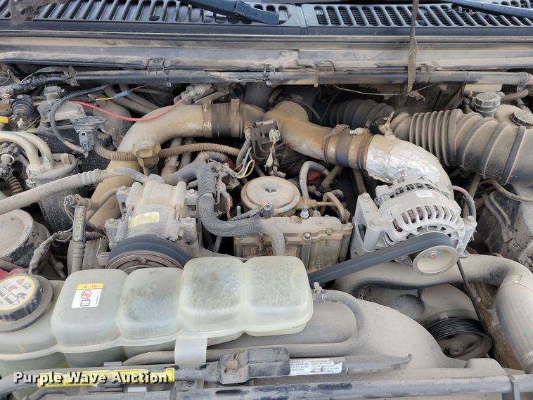 image for item OH9346 2002 Ford F450 Super Duty XLT Crew Cab flatbed truck