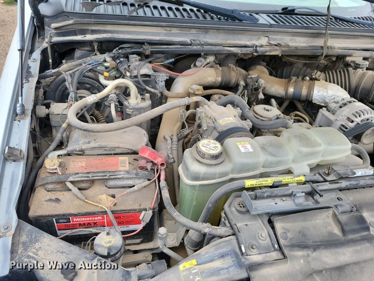 image for item OH9346 2002 Ford F450 Super Duty XLT Crew Cab flatbed truck