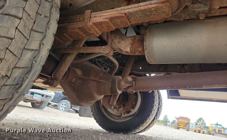 image for item OH9346 2002 Ford F450 Super Duty XLT Crew Cab flatbed truck