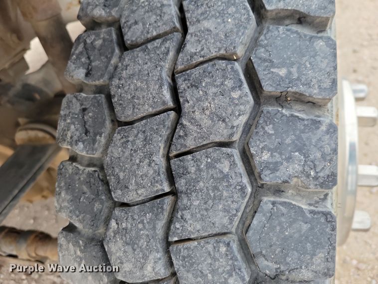 image for item OH9346 2002 Ford F450 Super Duty XLT Crew Cab flatbed truck