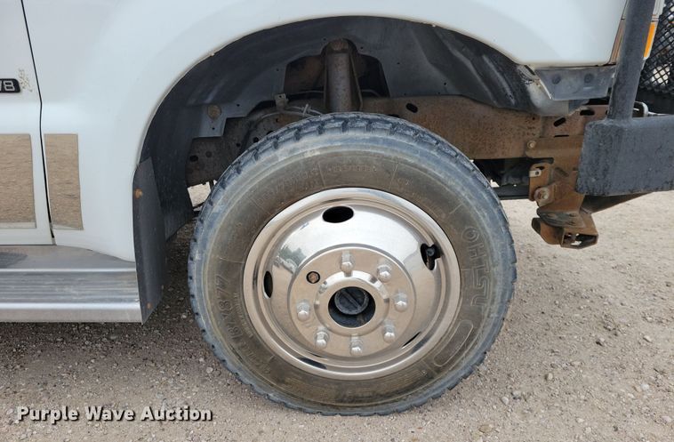 image for item OH9346 2002 Ford F450 Super Duty XLT Crew Cab flatbed truck