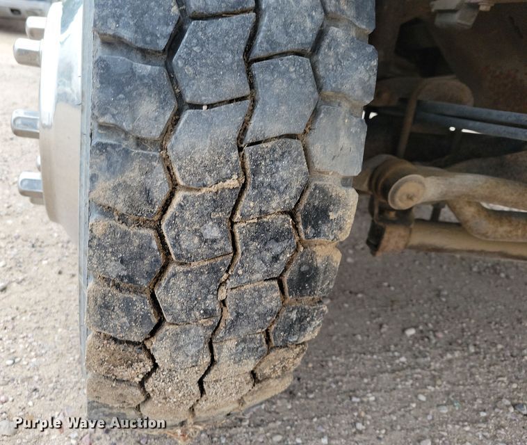 image for item OH9346 2002 Ford F450 Super Duty XLT Crew Cab flatbed truck