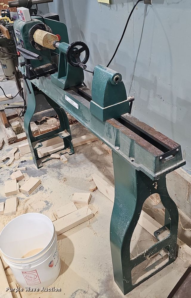 image for item OJ9022 Grizzly  G0462 wood lathe