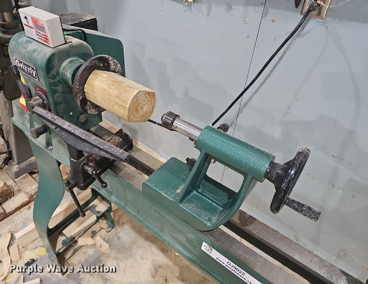 image for item OJ9022 Grizzly  G0462 wood lathe