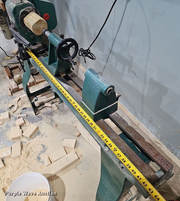 image for item OJ9022 Grizzly  G0462 wood lathe