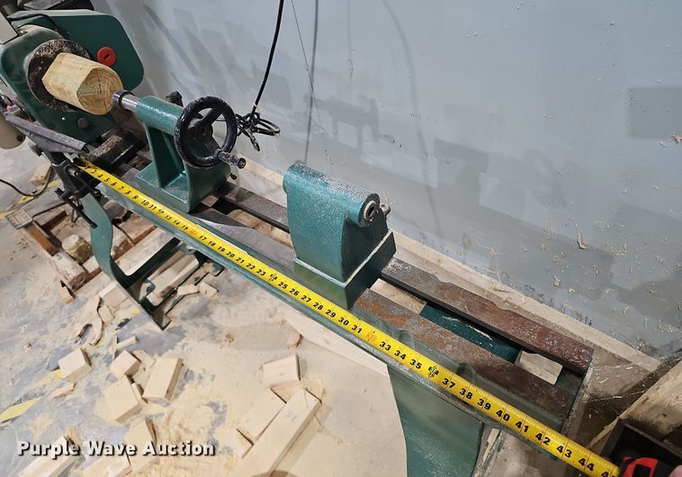 image for item OJ9022 Grizzly  G0462 wood lathe