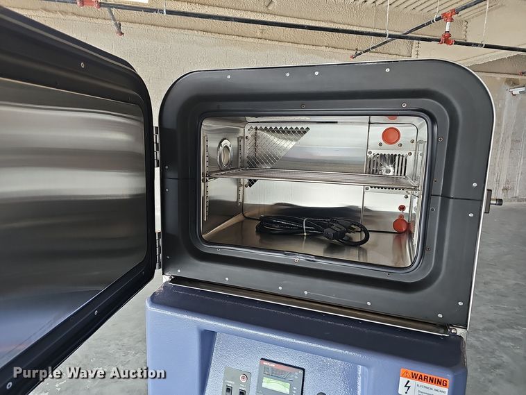 image for item OJ9049 2009 Espec BTZ-133 benchtop test chamber