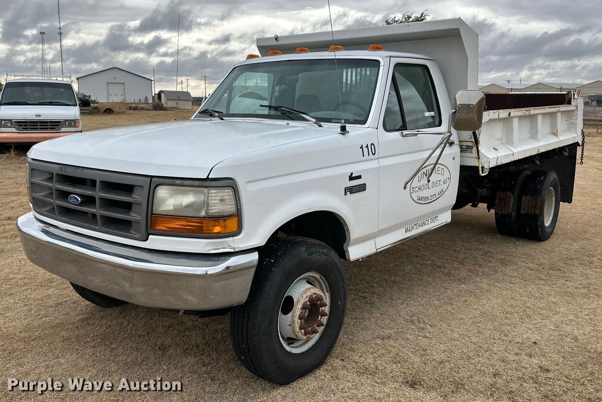 1993 Ford F-Super Duty dump truck in Garden City, KS | Item ER8212