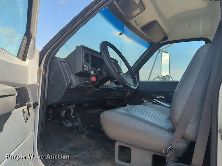 image for item DL1051 1996 GMC 7C500 box truck