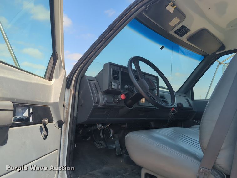 image for item DL1051 1996 GMC 7C500 box truck