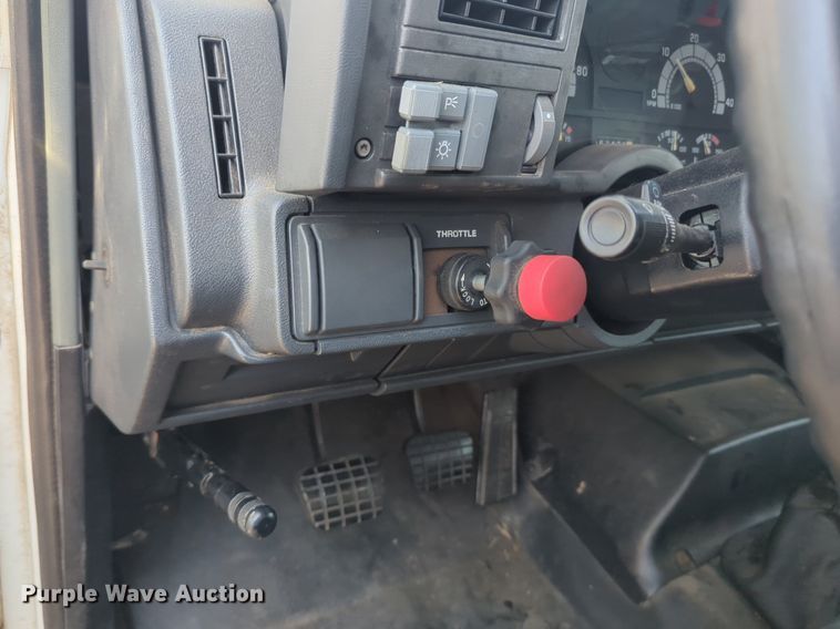 image for item DL1051 1996 GMC 7C500 box truck