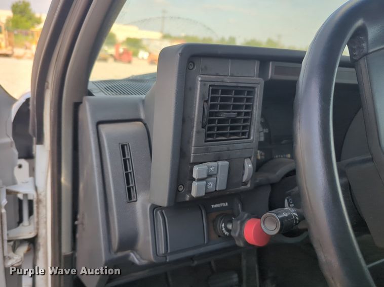 image for item DL1051 1996 GMC 7C500 box truck